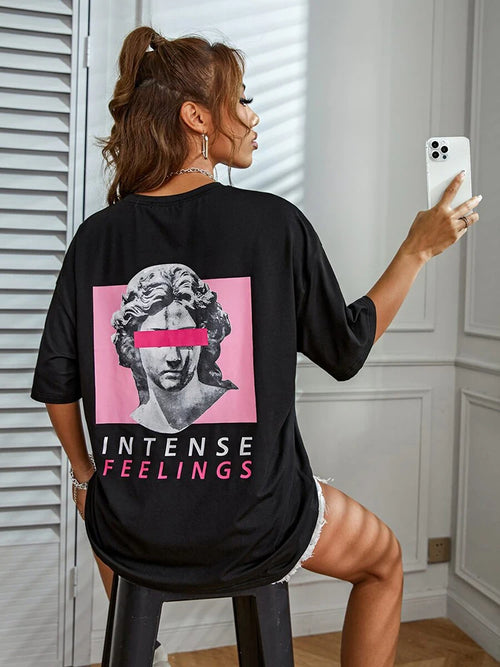 T-shirts surdimensionnés avec statues d'art