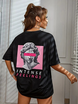 T-shirts surdimensionnés avec statues d'art