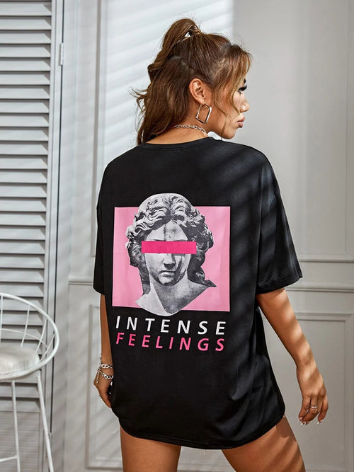 T-shirts surdimensionnés avec statues d'art