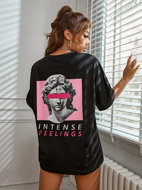 T-shirts surdimensionnés avec statues d'art